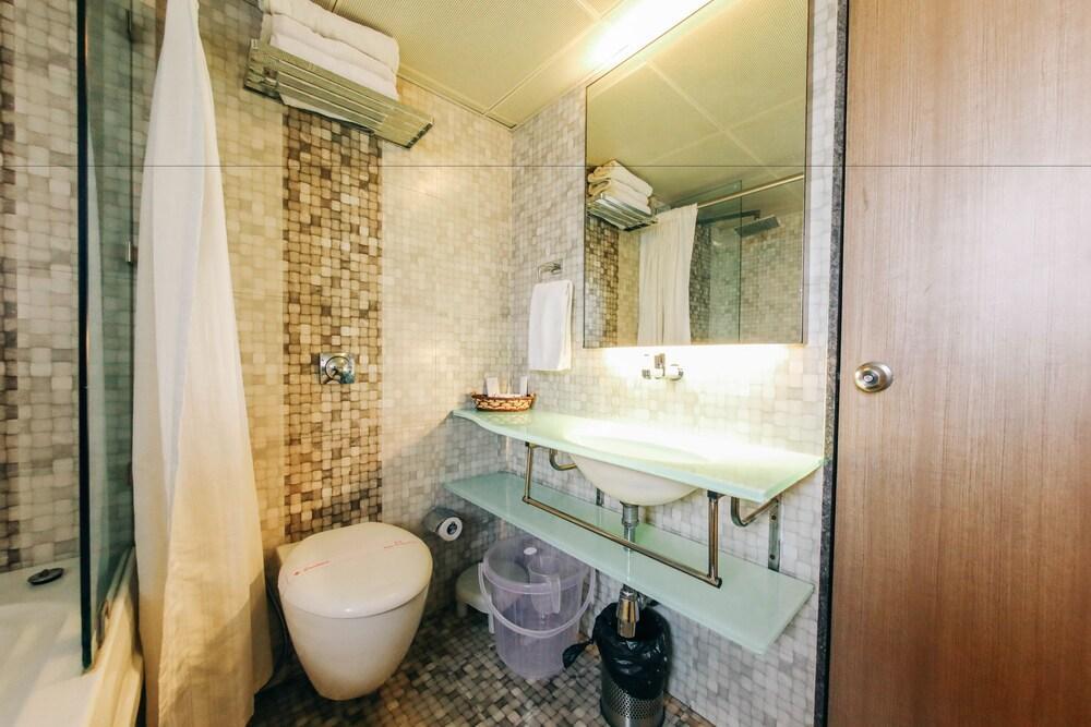 Hostel Mumbai By Maharana Inn Bombaim Exterior foto