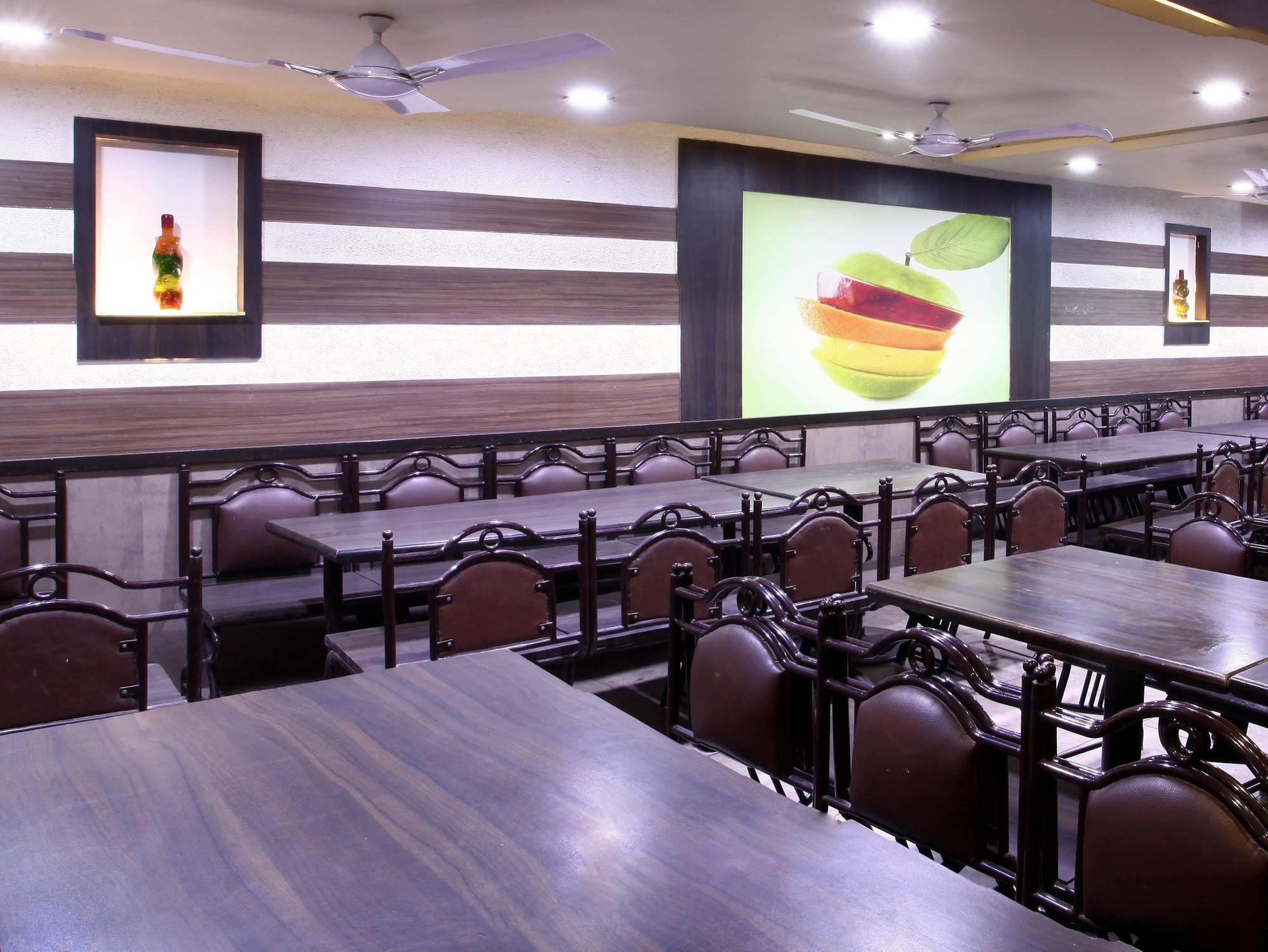 Hostel Mumbai By Maharana Inn Bombaim Exterior foto