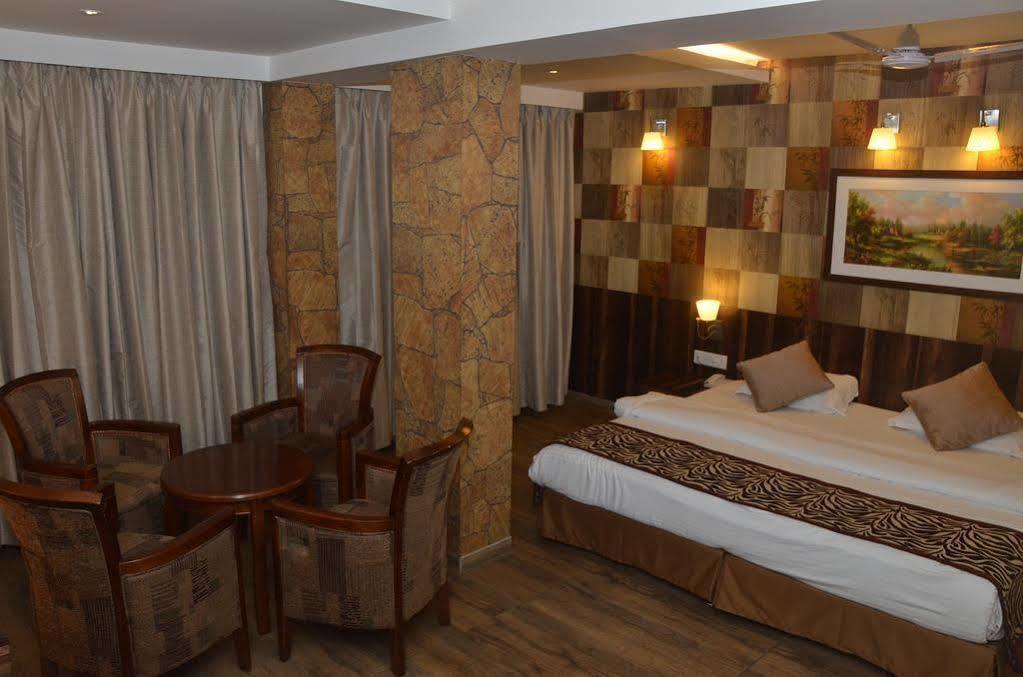 Hostel Mumbai By Maharana Inn Bombaim Exterior foto