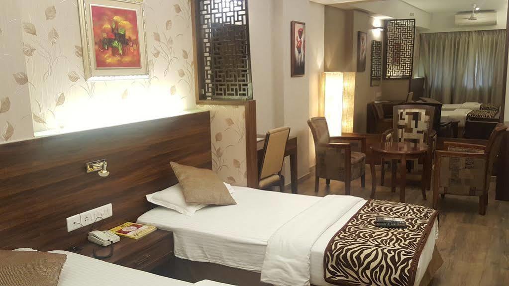 Hostel Mumbai By Maharana Inn Bombaim Exterior foto