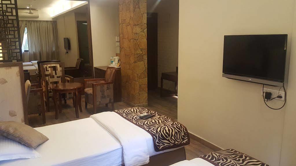 Hostel Mumbai By Maharana Inn Bombaim Exterior foto